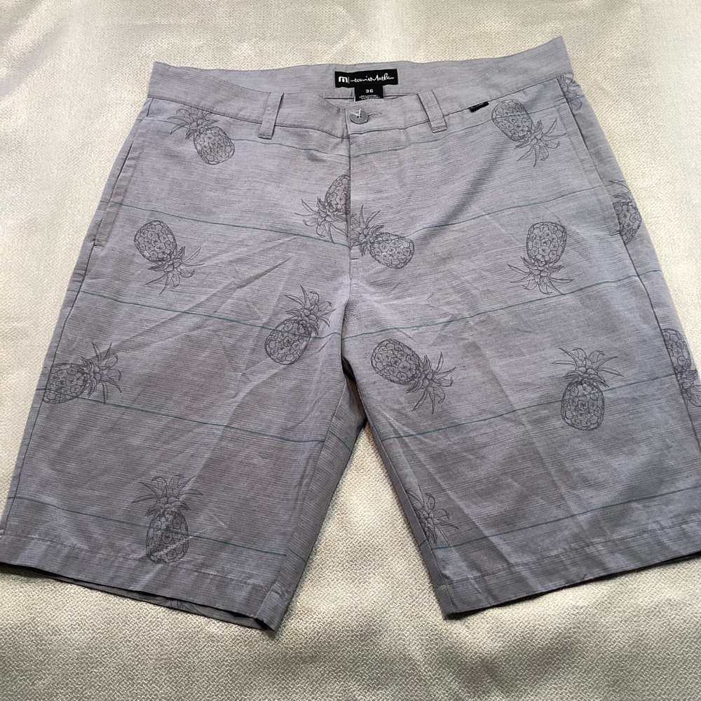Travis Mathew Performance Stretch Golf Shorts Gray AOP Pineapple Men’s 36 MINT
